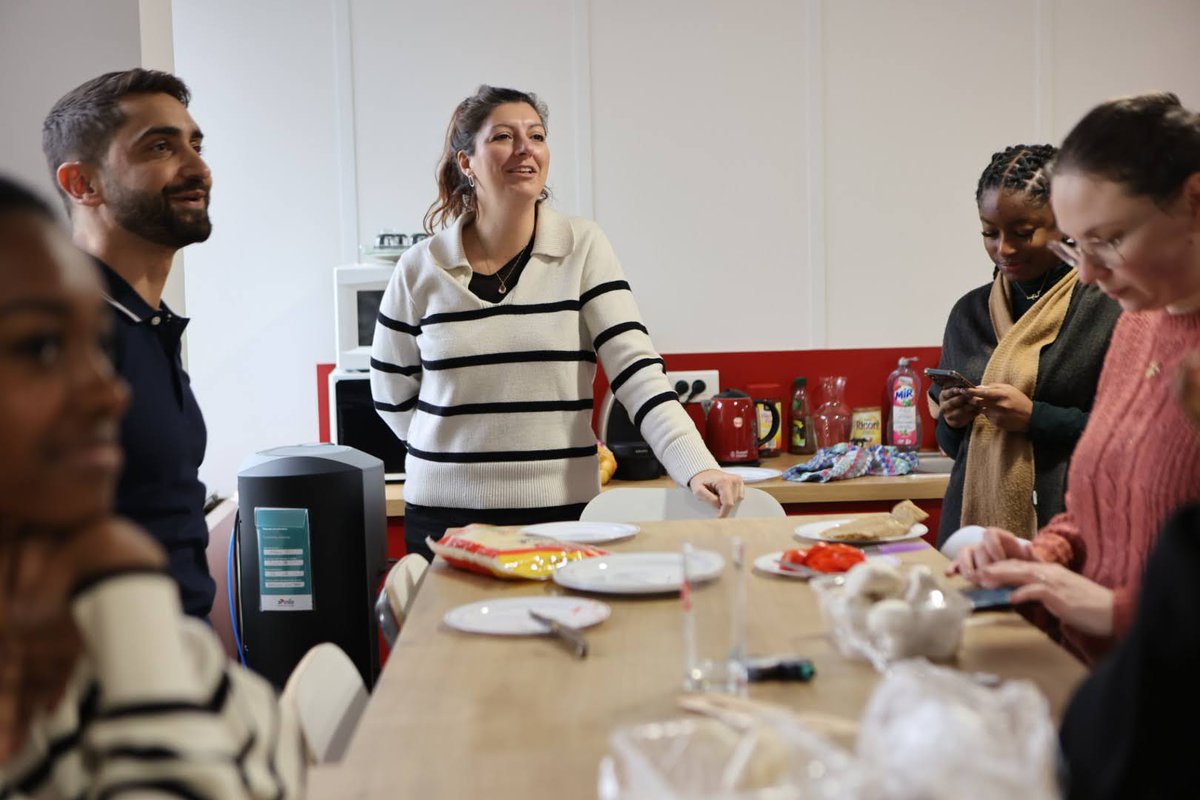 PremiumContact's tweet photo. 🌟 Bonne chandeleur à tous !
Aujourd'hui, on a décidé de casser la routine avec une petite séance crêpes ! 🥞
A bientôt ! 🎉
#Chandeleur #Crêpe #Convivial #Rencontres #PremiumContact https://t.co/ugFudKF4KT