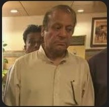 یہ نواز شریف کی اہلیہ کی رّحليت کے وقت کی تصویر ہے۔ اس کا موازنہ اب کی عمران خان کی تصویر کے ساتھ نہ کیا جائے۔