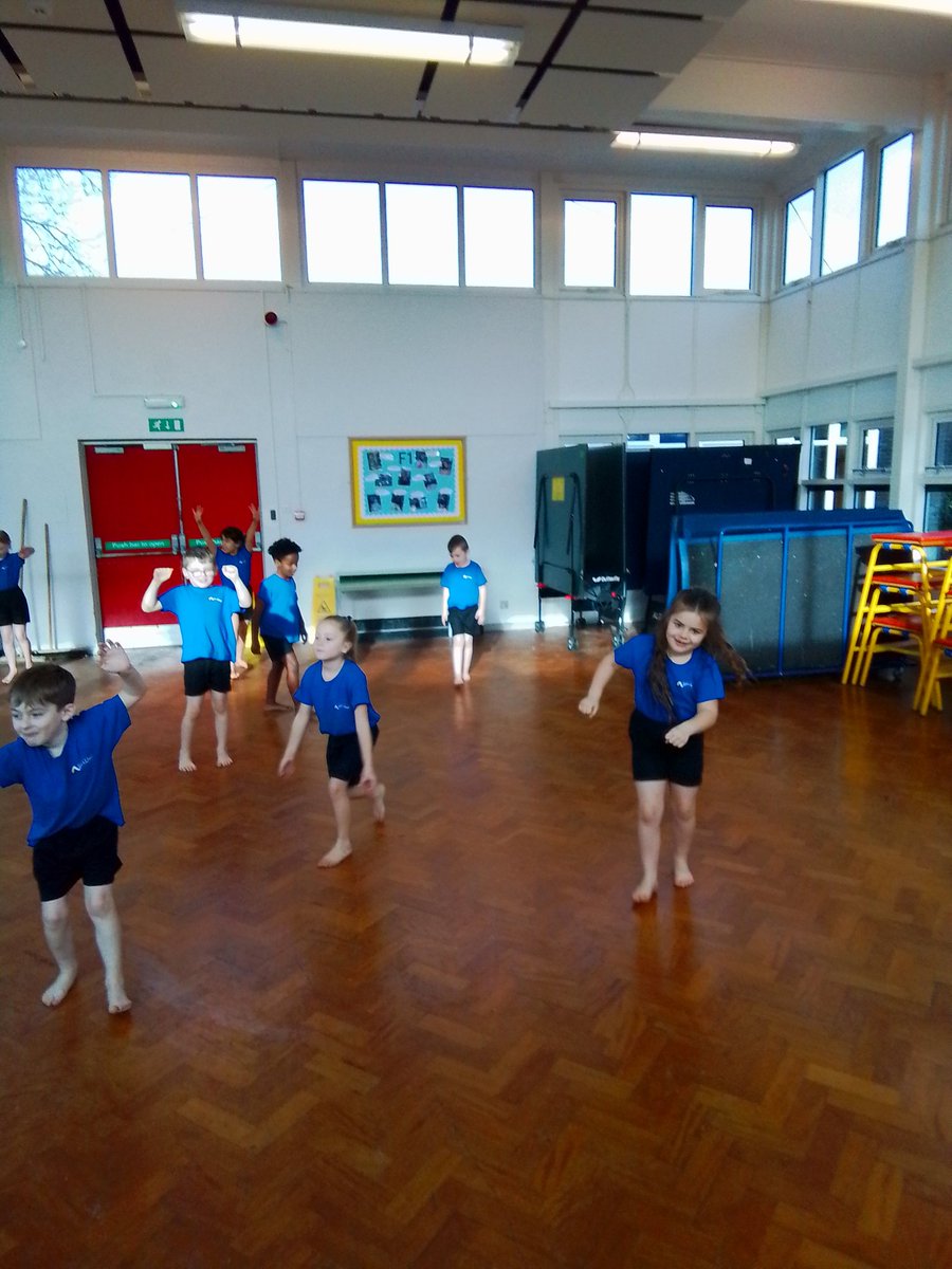 TPAYear2EL's tweet photo. We enjoyed making up a dance in PE this week, pretending we were in the circus @DeltaTheParks #TPAPE https://t.co/pSAkfXAEv5
