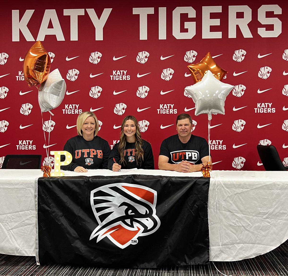 Congratulations Paige Schulze for signing with @utpb_softball to continue playing softball! #NationalSigningDay2024
@katyisd