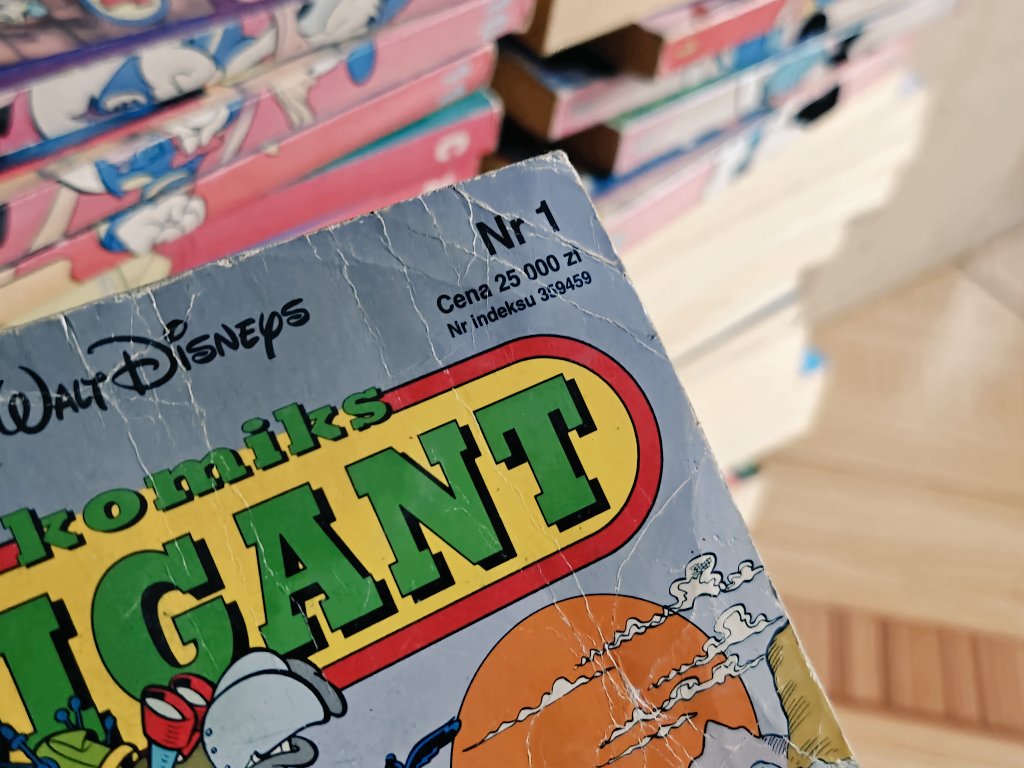 Pierwszy gigant Kaczora Donalda w Polsce wraz z częścią całej kolekcji z dzieciństwa 😍 
Cena? 25 000 zł.
Rok? 1992.