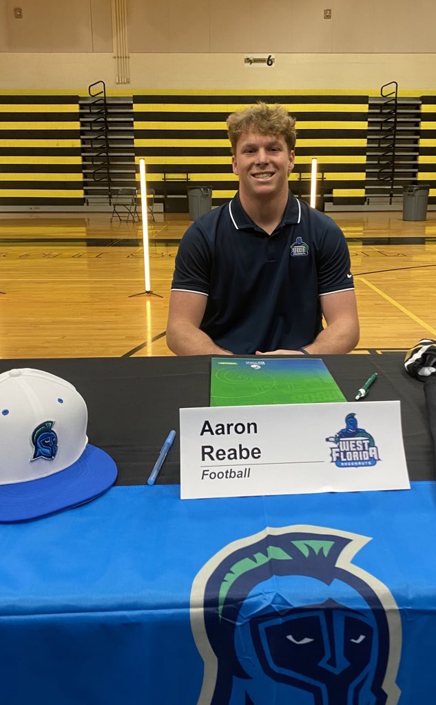 BMC_Baseball's tweet photo. Came to Bishop Moore as a transfer and leaving as a leader and role model to his peers. Blessed to have gotten the opportunity to coach him! #OneMoore #HornetCommit @AaronReabe https://t.co/cGbHmMvaQ2