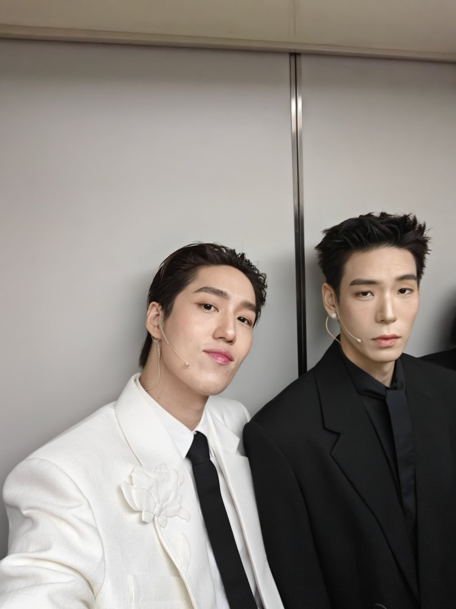 LeeThanapob's tweet photo. Let's go bro!!!🤜🤛🔥💉
@JJksnp
#การุณยฆาต

#Thanapob_lee https://t.co/GUJ0erguiA