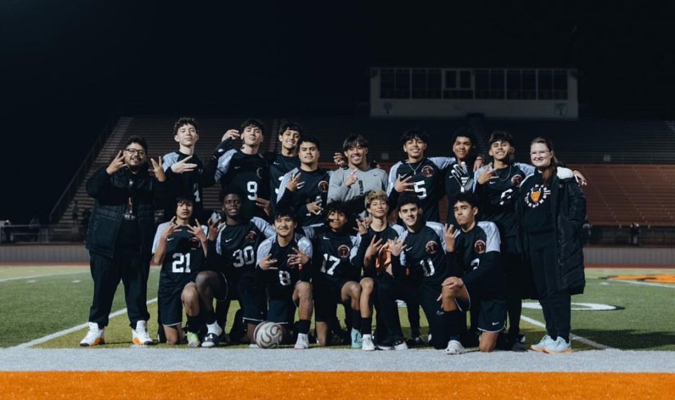 dumashstx's tweet photo. Dumas Boys fall 0-1 early in the first half to comeback and win 2-1 against Perryton! 

Goals
Isai Rivero ⚽️
Tony Sosa ⚽️

Assists 
Ish Marchan 🤝🏽🤝🏽 @elisachavezphotography  @dumas.soccer #winners https://t.co/cIASRuFmNr