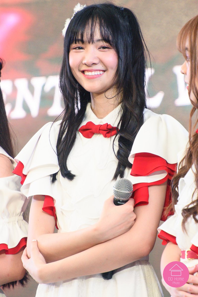 Phurich_k's tweet photo. #2getherFirstRabbit
2ปีที่แล้ว ตราตึงใจจนถึงทุกวันนี้ 🤟🏻
#EarnBNK48
#YoghurtBNK48
#BNK48
#BNK483rdGeneration
#FirstRa3bitTH https://t.co/8rhAXaR1ro