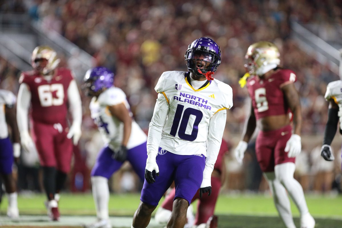 TjHullaby7's tweet photo. Blessed to receive an offer from university of north alabama.🟣⚪️ @DeLockett @ShockGizzle @__iamsanny @RecruitLouisian @siickesst https://t.co/rgogHyD8mY