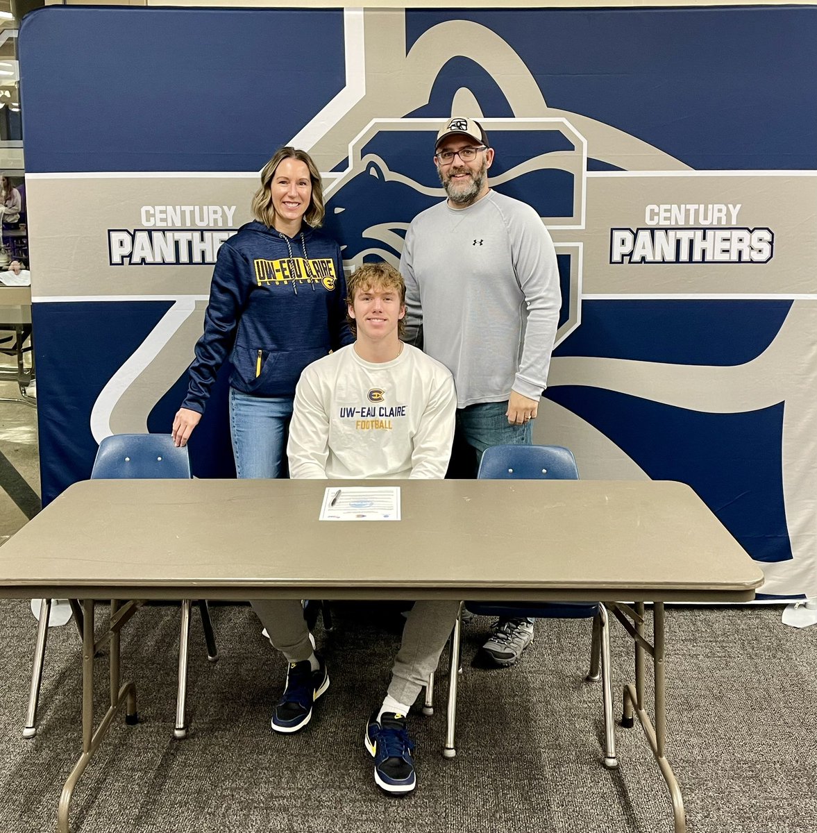 Eli Thompson tweet media