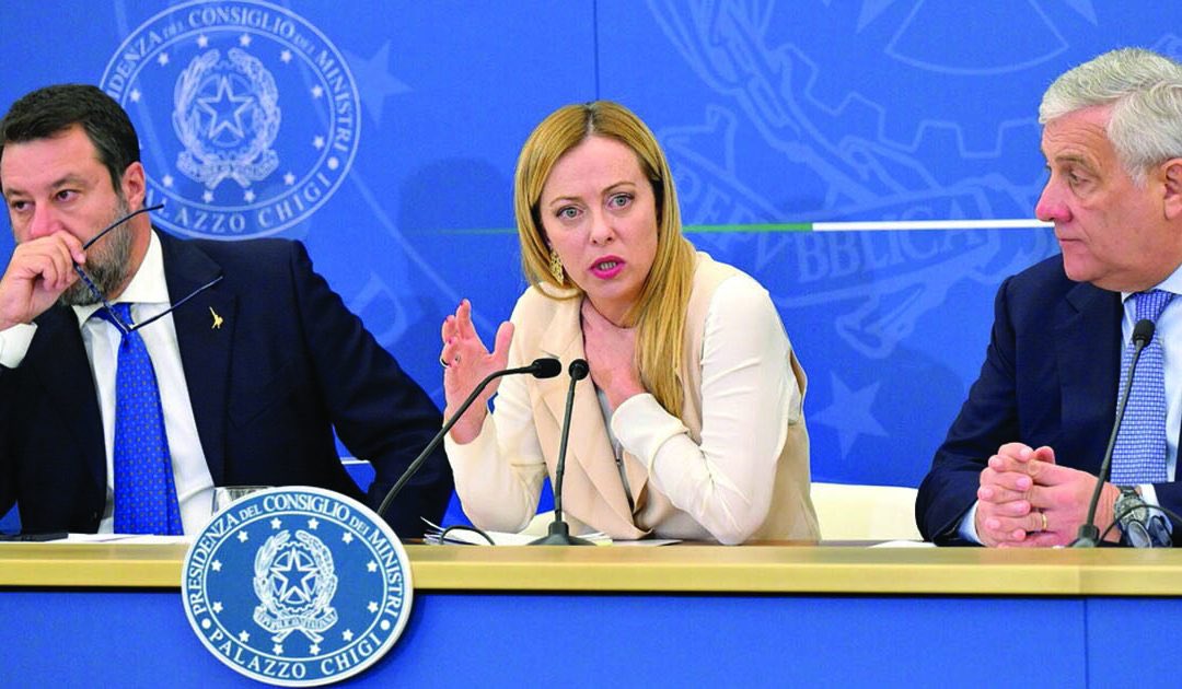 Finalmente in Italia abbiamo politici che pensano al bene degli italiani! 
-Più pesticidi nei campi
-No ai 30 Km/h nelle città 
-Addio a Sanità Pubblica
-No a salario minimo
-No agli asili nido
-Sì al ponte sullo stretto
-Sì alla pista da bob a Cortina
#ilPeggior_GOVERNO_diSempre