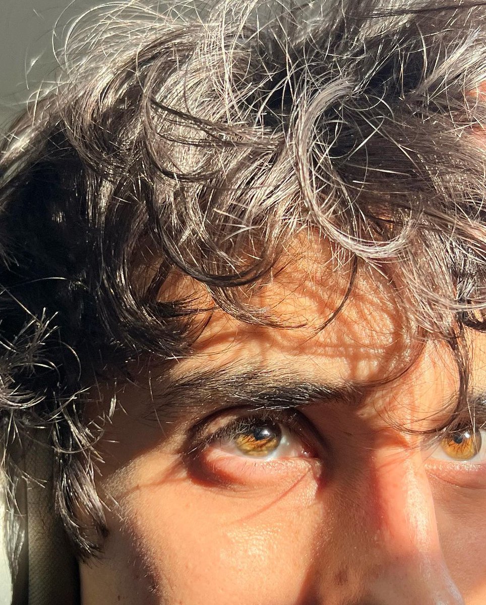 D13GOJIM's tweet photo. La verdad son color 🍫, pero a la luz se ven así ☝🏽 https://t.co/o550Ob5ZlK