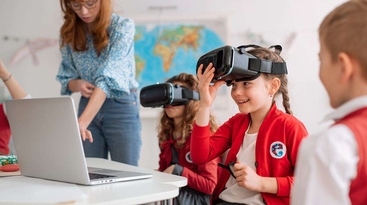 BIS_org's tweet photo. The #Metaverse could hold promise in gaming, healthcare and education. For it to be socially useful payment systems need to be efficient and interoperable, accompanied by clear standards on data privacy, digital ownership and consumer protection https://t.co/xoSv1tF9gx https://t.co/Oy40RUMdrb