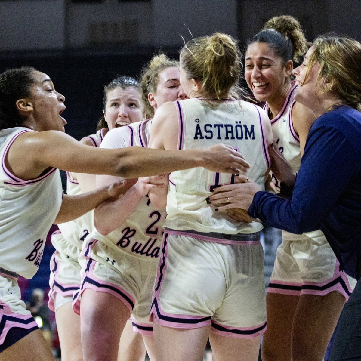 MarchMadnessWBB's tweet photo. The Best 📸 from Week 14

#NCAAWBB https://t.co/1tVwIgK4zZ