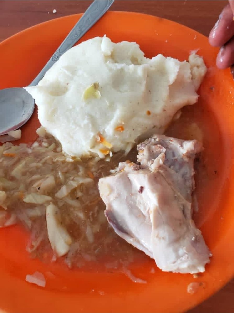 University Of Zimbabwe hiked Accomodation Fess to $715usd for this type of Food......#studentsdeservebetter @ngadziore @EmmanuelSitima7 @advocatemahere @Benjie_Watadza @Zinasuuofz @Zinasuzim