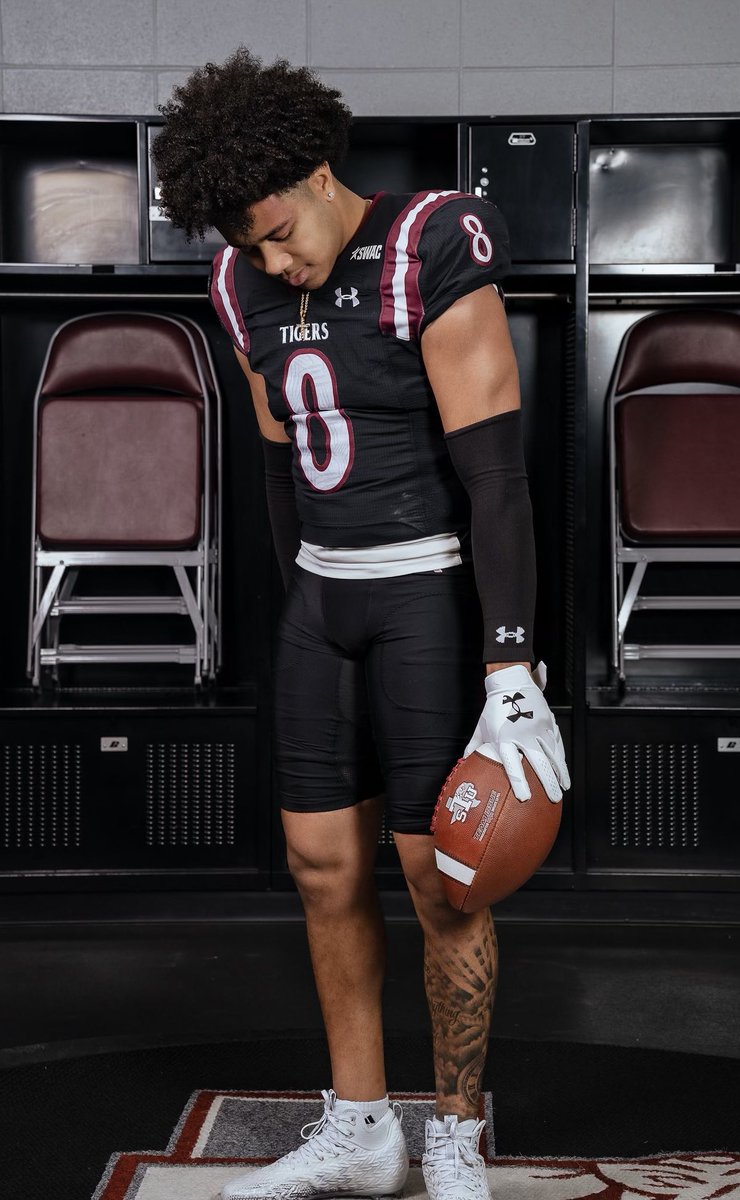 KadoHinson's tweet photo. It’s your day @MJHinson8. So proud of you for officially becoming a fighting @TSUFootball Tiger! The best is yet to come &amp; we’re here for ALL of it. God is faithful! #HBCUproud #Htown 🔒📚 https://t.co/LnBQfVT1gN