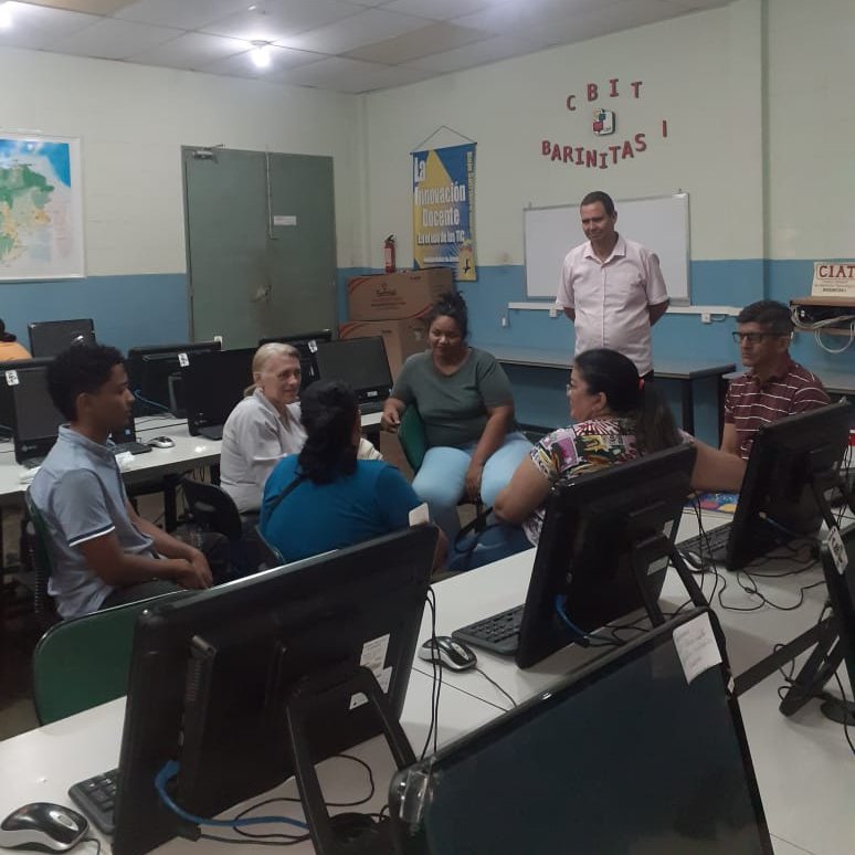 #07Feb #SomosFundabit 23 años apoyando la práctica pedagógica y la integración escuela comunidad desde cada uno de nuestros espacios tecnológicos. 🇻🇪

<a href="/NicolasMaduro/">Nicolás Maduro</a>
<a href="/_LaAvanzadora/">Yelitze Santaella</a>
<a href="/Fundabit_/">FundabitOficial</a>
<a href="/leivi24/">Leivi/Oceanía</a>
@MPPEDUCACION