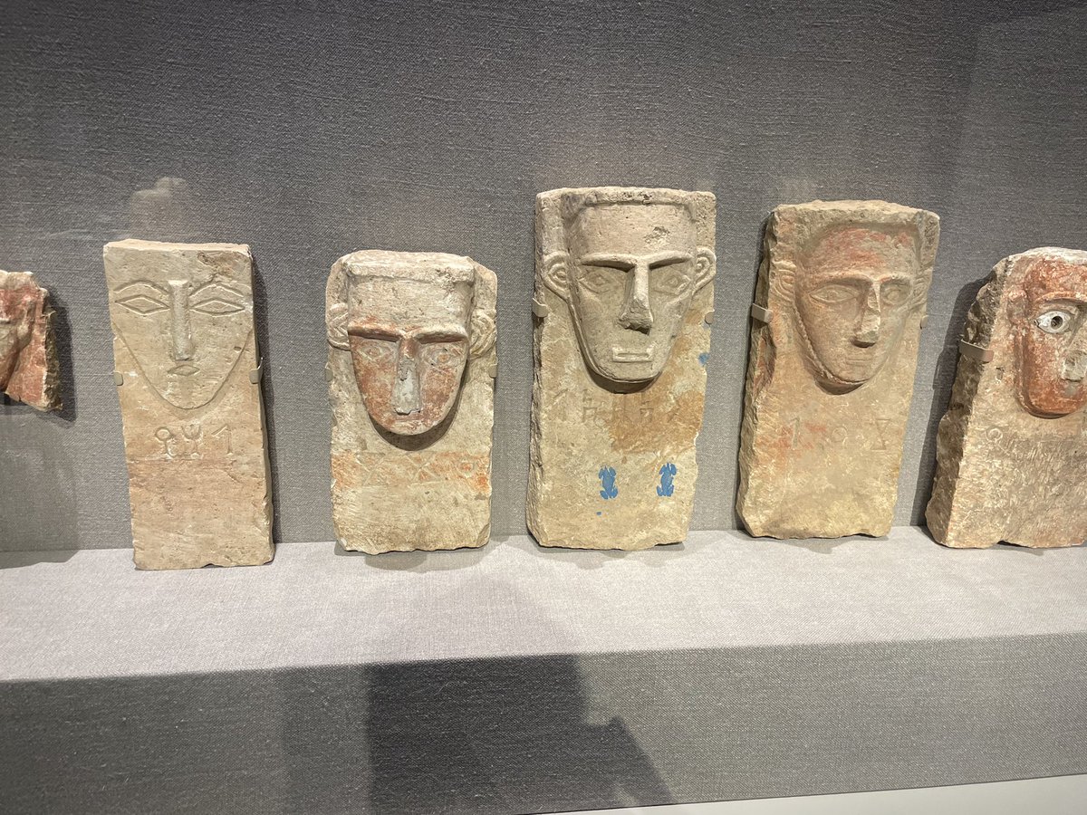 Some art from Pre-Islamic Yemen on display at the @NatAsianArt! Yemen has been a major center of trade since at least 1000BC and in Late Antiquity developed several notable unique Jewish and Christian traditions!