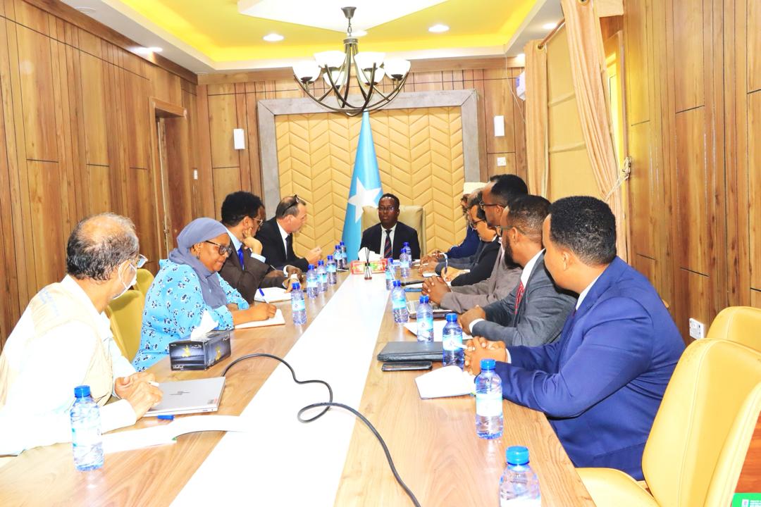 Today, FAO Somalia, under the leadership of @EPeterschmitt met the new Minister of Agriculture and Irrigation @Hon_Mareere The meeting reaffirmed the existing close collaborative partnership. Going forward, we will work hand in hand to define the Ministry’s Strategic Plan