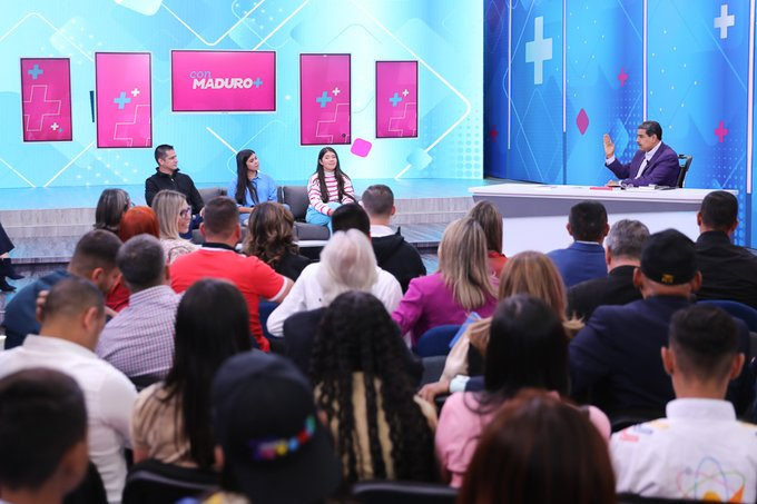 📢¡𝐀𝐬í 𝐥𝐨 𝐃𝐢𝐣𝐨!  🇻🇪
Pdte. <a href="/NicolasMaduro/">Nicolás Maduro</a>: Este año 2024 toca elección presidencial y viendo el éxito de esta consulta pública de donde va a salir la propuesta de cronograma electoral para el CNE decida definitivamente la fecha de las elecciones.
#7TEnUniónYEsfuerzo
