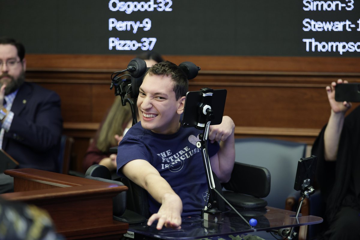 Today the Senate unanimously passed SB 1728 by Senator @jasonbrodeur, increasing support for Floridians with disabilities and their families. Thanks to JJ Holmes, Stephanie Nordin and their families for joining us and for your advocacy! flsenate.gov/Media/PressRel…