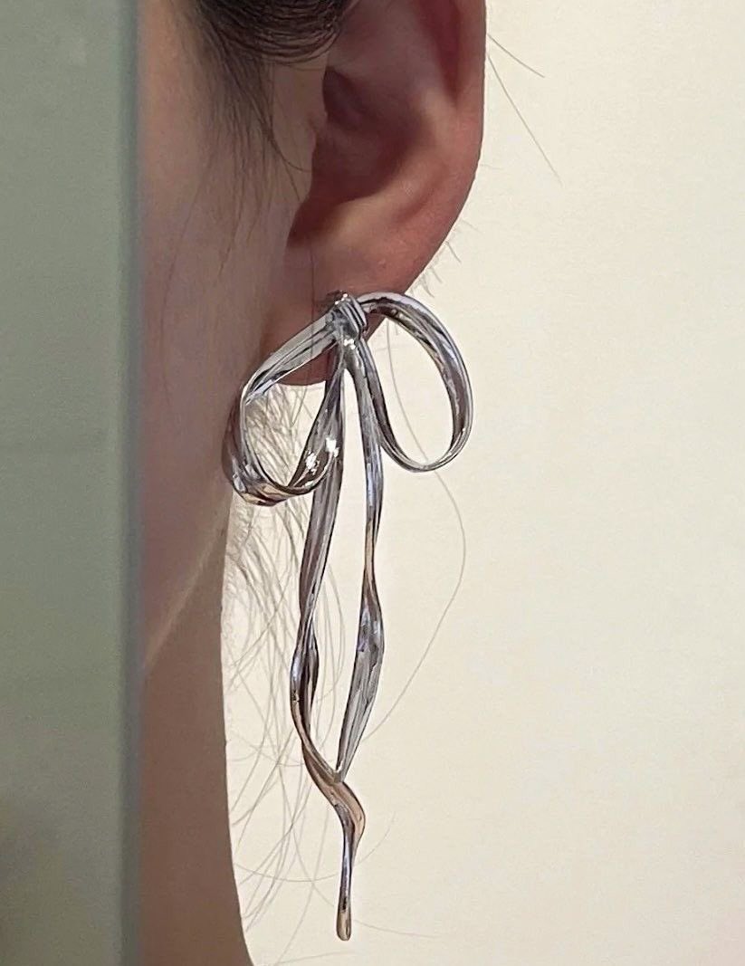 300moods's tweet photo. silver bow earrings ౨ৎ https://t.co/gvcpH5phkT