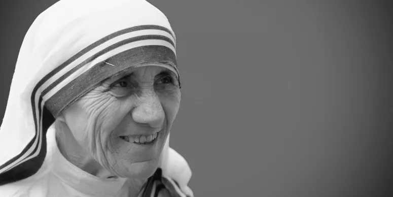 pensador's tweet photo. "É fácil amar os que estão longe. Mas nem sempre é fácil amar os que vivem ao nosso lado".          

— Madre Teresa de Calcutá https://t.co/FfmyWAON7A
