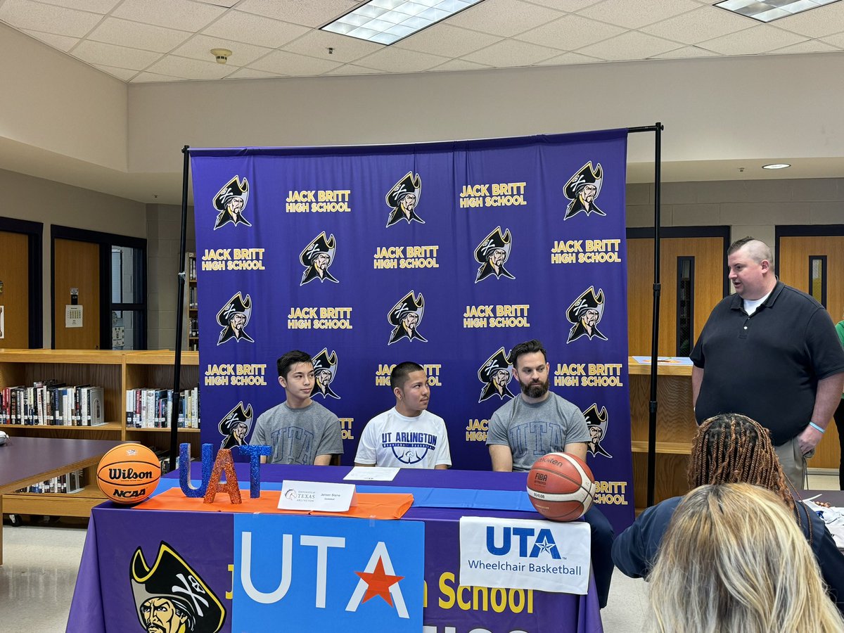 Congratulations to Alexis Plummer, Kierra Arnold, and Jensen Blaine on signing to play at the next level!