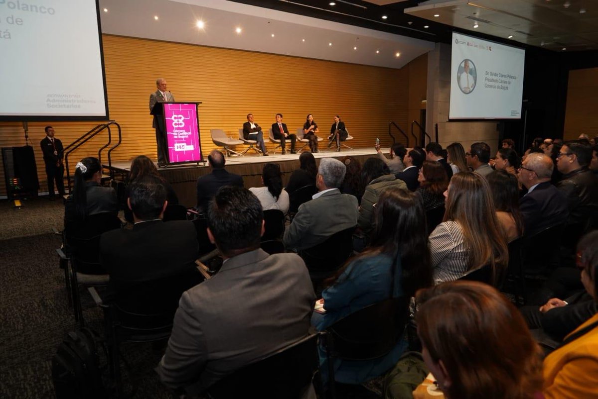 Ovidio_Claros_'s tweet photo. Hoy en la @camaracomerbog realizamos el ‘Seminario de Administradores Societarios’ en alianza con la Superintendencia de Sociedades (@SSociedades), la Universidad del Rosario (@URosario) y el Colegio de Abogados Comercialistas (@Abogcom), durante esta jornada exploramos temas como el régimen de responsabilidades y el gobierno corporativo.