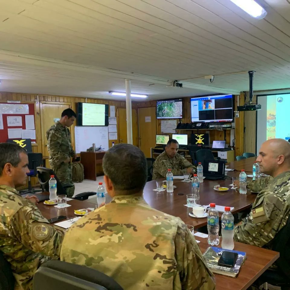 JEFE DE LA DEFENSA NACIONAL PARA LA REGIÓN INSPECCIONA LA FUERZA DE TAREA BIOBIO 

El contra almirante Oscar Manzano, Jefe de la Defensa Nacional para la región del Biobio, inspeccionó el puesto de mando de la fuerza de tarea Biobio, ubicado en Los Ángeles.