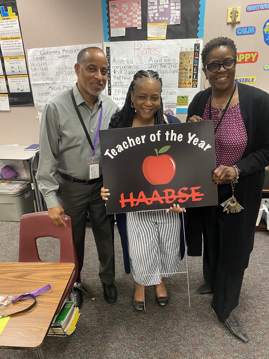 OwensInt's tweet photo. It’s here! It’s here!  Our HAABSE Teacher of the year sign! Congratulations again Ms. Murphy we can’t wait to celebrate you tomorrow at the TARC awards @HAABSE3 @OwensInt @AliefISD https://t.co/FGYSN5aXZf