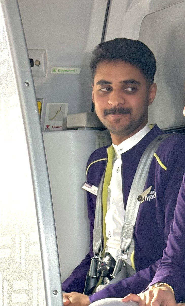 saudia_aviation's tweet photo. اشياء لا تحدث الا بالسعودية❗️🇸🇦 

مضيف #طيران_اديل  عيسى العقيل بعد طلبي للفطور اكتشفت ان البطاقة البنكية الخاصة بنا لا تعمل ، وكلامه كان محرج لنا " افطر لا تشيل هم خلها علي "

ليس من ذنب المضيف ان يتحمل تكاليف رُكاب رحله تجارية ، ولكن اُخجلنا بكرم شبابنا وشاباتنا السعوديين 💚✈️ https://t.co/u8lcJCr1FN