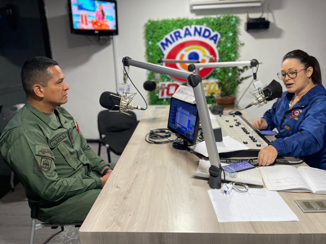 GNBEsgRamoVerde's tweet photo. #Entrevista El GD Luis Antonio Tapia Sandoval, Director de la @GNBEsgRamoVerde sostuvo #Hoy 7Feb entrevista con la periodista Brenda López en el programa  Km 100.1 de 8 a 10 am por la señal de Miranda 100.1 FM https://t.co/yvjh2UKuLd