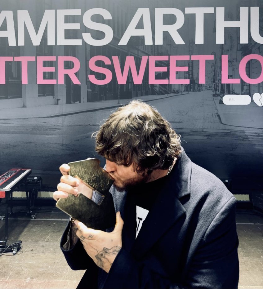 Congratulations to @JamesArthur23 on his album 'Bitter Sweet' reaching number 1 on the official albums charts! 🏆 🙌🏽 🎫 We're excited for James to return to CHSq this August 27th. Tickets selling fast from Ticketmaster.