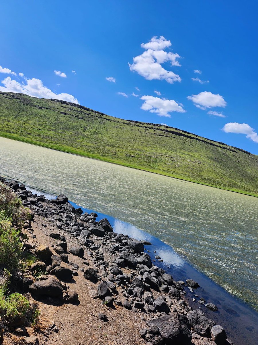 Lake Letsie today😍.... after a 4*4 drive in the meanders of a crooked uphill road with a bushy and shrubbery pathway, shimmering beauty such as this is what completes the adventure!! 🇱🇸❤️

📍Letseng-La-Letsie, Quthing 

#VisitLesotho #ExperienceElevation #KeLapeng