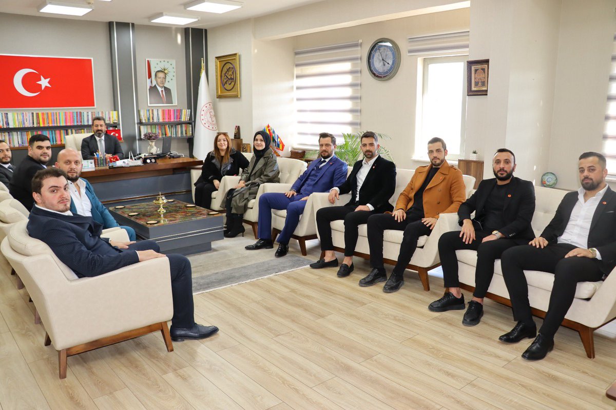 MBD_GM's tweet photo. Sakarya Milli Eğitim Müdürü Sn. Ebubekir Sıddık SAVAŞÇI’yı makamında ziyaret ettik. Projelerimizde entegre bir şekilde çalışma kararı aldık. Misafirperverlikleri ve samimiyetleri için teşekkür ederiz. https://t.co/cghtB4GynA
