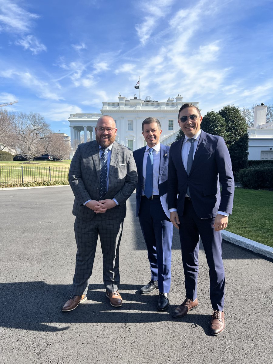 .@SeawayUSDOT Administrator Adam Tindall-Schlicht was honored to join @SecretaryPete and @PHMSA_DOT Deputy Administrator Tristan Brown at the White House last week for important discussions on @USDOT’s mission as the GLS continues its preparation for the 2024 Great Lakes shipping…