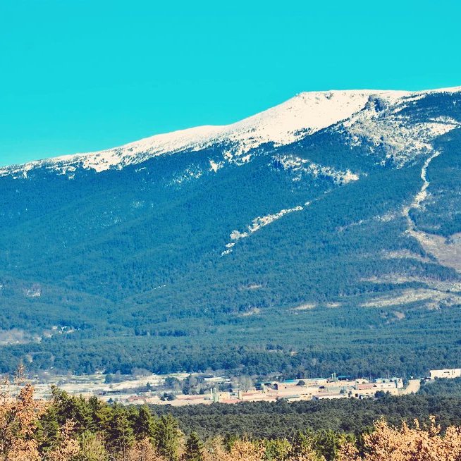 Aquí os mostramos algunas de las imágenes de nuestro pueblo Duruelo de la Sierra en diferentes épocas del año. #Soria #duruelo #naturaleza