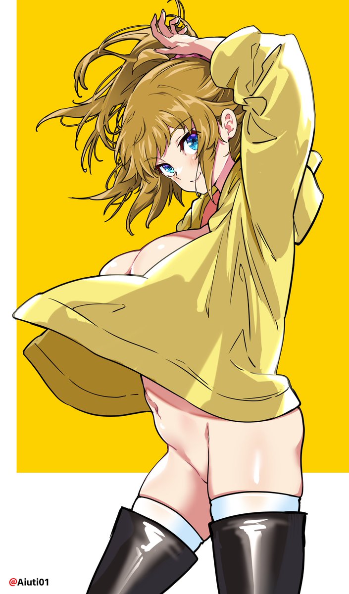 フミナ先輩裸パーカー黒ブーツ 