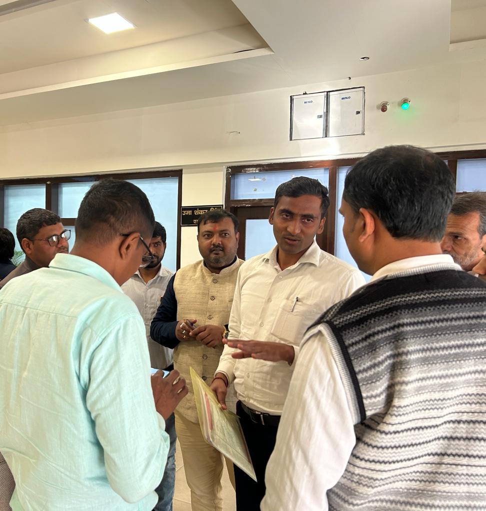 jharotef's tweet photo. शिक्षा सचिव से मिला का  JHAROTEF का प्रतिनिधिमंडल।
शिक्षकों को MACP का लाभ दिए जाने पर हुई वार्ता, मिला शीघ्र कार्रवाई का भरोसा। https://t.co/puWLlBkIQO

https://t.co/3DCp76TkIY

#हेमन्त_है_तो_हिम्मत_है
@HemantSorenJMM
@ChampaiSoren 
@JharkhandCMO 
@JmmJharkhand 
@NMOPS_Vikrant https://t.co/GBemStByPF