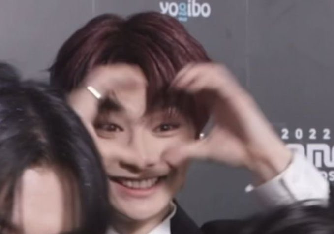 h922js's tweet photo. winner of the Best Smile Award since 2001 https://t.co/BCn3U8Maop