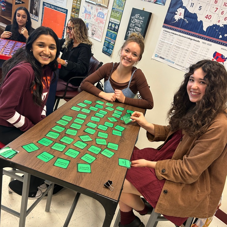 🎓 Our Grassfield AP Government students are diving into constitutional scholarship with a fun round of Amendment Memory! 💡📜 #APGov #ConstitutionalScholars #EducationMatters 📚✨