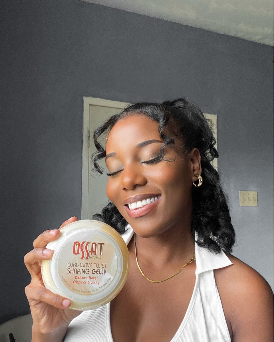 Give your curl the definition that they deserve with the Ossat Naturals Curl-Wave-Twist Shaping Gelly! 🧡
.
.
#OssatNaturals #Type4Hair #4cHair #NaturalHair #ProtectiveStyles