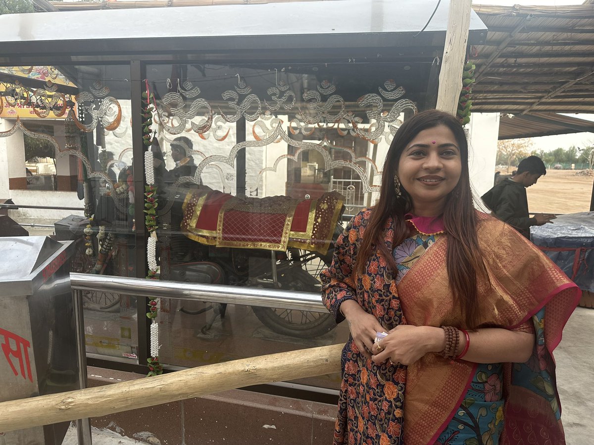 shweta_shalini's tweet photo. Anyone heard of #BulletBaba temple
This one of its kind temple where The Royal Enfield Bullet 350 is worshiped.
Such is the beauty of Hinduism
& such are the miracles of Hindustan https://t.co/KSUWhc4OOD