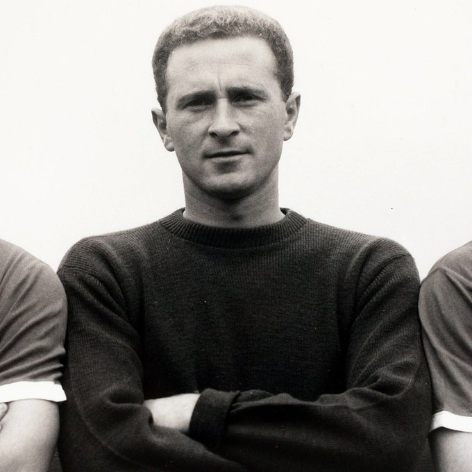 Remembering #MUFC legend, Harry Gregg who sadly passed away 4 years ago today. Harry was known as 'The Hero of Munich' for his actions in the aftermath of the Munich air disaster, pulling Bobby Charlton, Jackie Blanchflower and Dennis Viollet from the burning plane. RIP Harry ❤