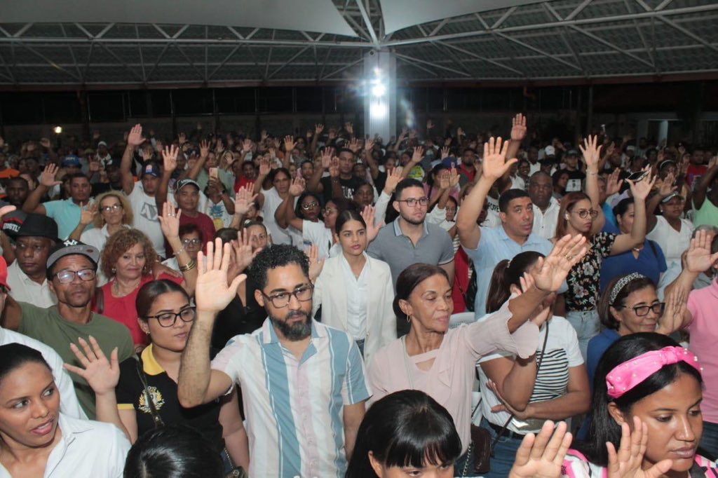 scarletbenzan's tweet photo. Ayer tuve el placer de juramentar más de 1,000 nuevos miembros en el acto de juramentación de la Dirección de Crecimiento SDO, donde contamos con el gran apoyo de nuestra familia perremeísta.

¡Unidos, #VolveremosAGanar! 👍🏼 https://t.co/VygylsdV8x