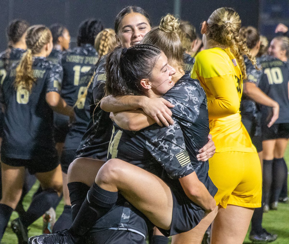 ArmyWP_WSoccer tweet picture