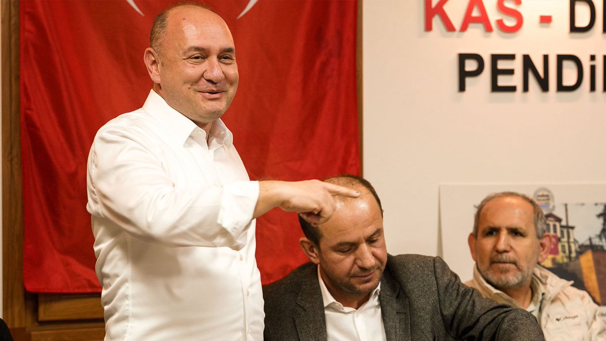 KAS-DER Pendik şubesinde Kastamonulu komşularımız ile birlikteydik. Gösterdikleri misafirperverlik ve güleryüz için kendilerine çok teşekkür ediyorum. Her geçen gün #PendikteBirlikte daha da büyüdüğümüzü hissediyorum. Güzel günler çok yakın...