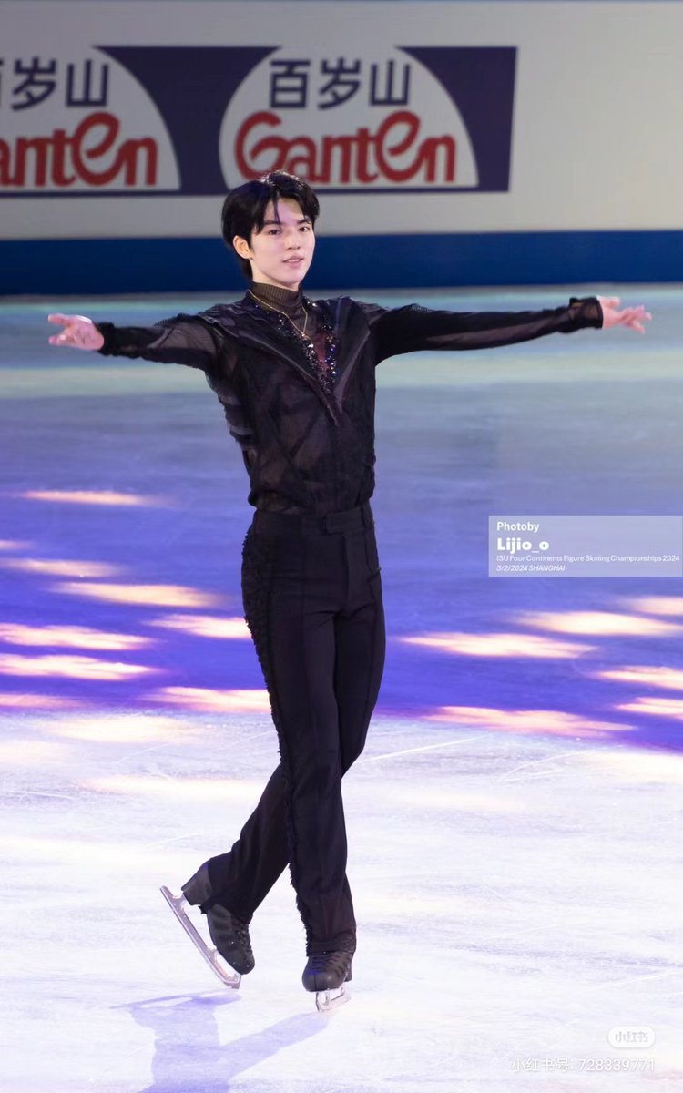 사대륙 차준환
요 떡밥 같기도 하고..링크 들어가면 더 많아요

xhslink.com/rqgMbB