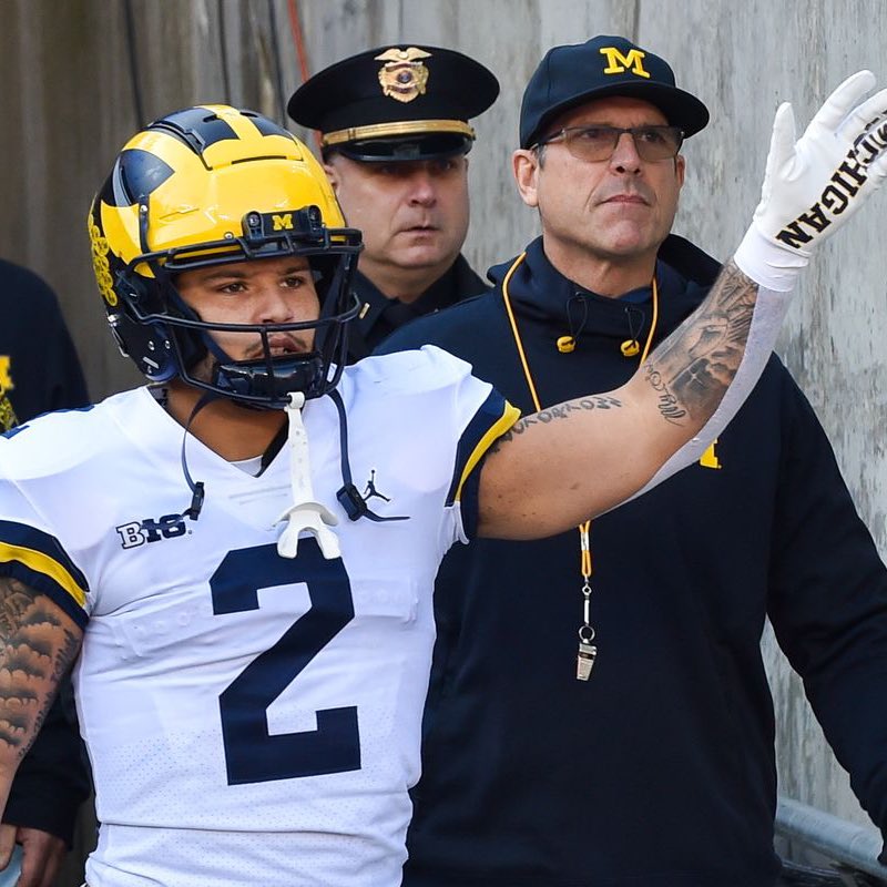 𝗥𝗨𝗠𝗢𝗥:
The #Chargers plan to "invest heavily at RB", whether that be in Free Agency or the draft.

Two names to watch are Saquon Barkley and Blake Corum.

The #Chargers plan to run the ball "a lot" more as Harbaugh and OC Roman try to make life easier for Justin Herbert.