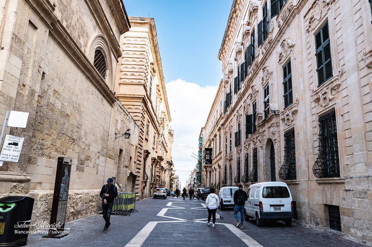 salvomic's tweet photo. Triq il Merkant (Valletta, Malta π²πΉ)
#verotography #podium #pictas #fotomasters #masterpix #flipboard #fediart #fediphotos #fediverse #leica #leicaCamera #malta #travelphotography #streetphotography https://t.co/7bvz0AH2xI