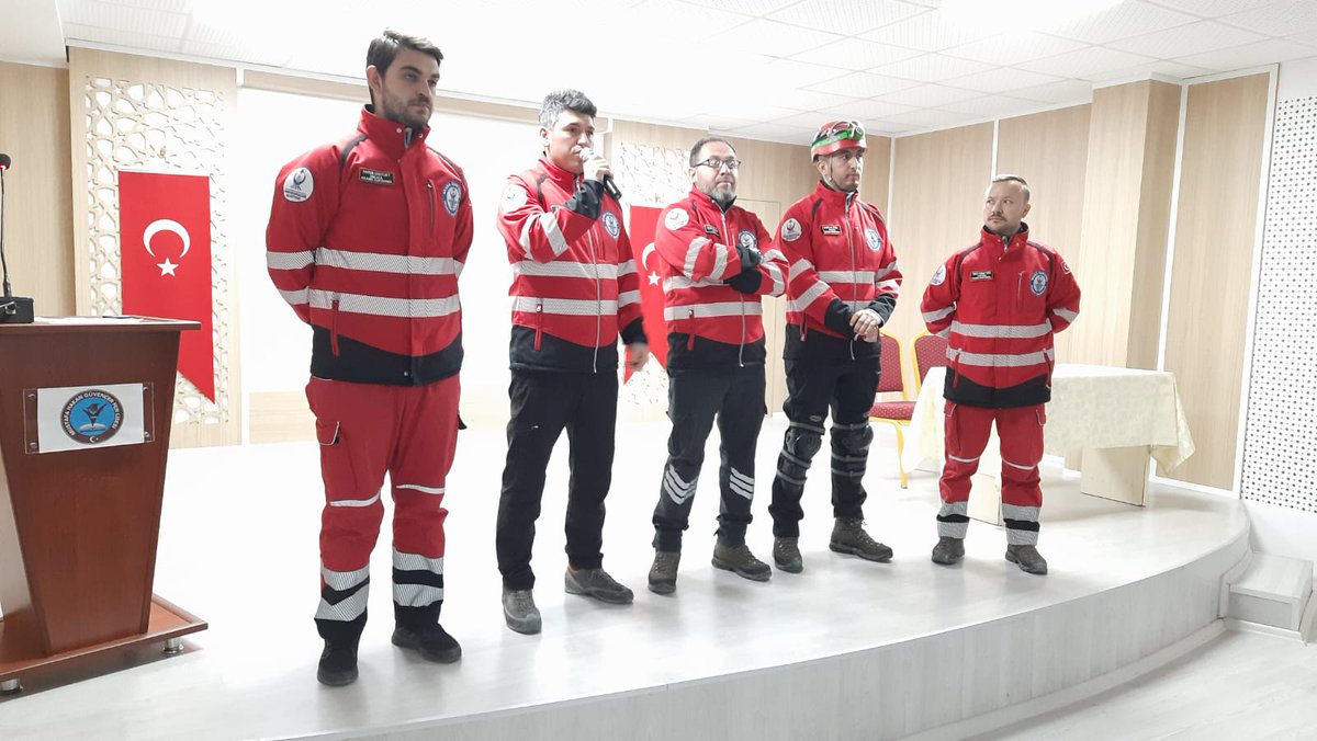 fatiherdogan79's tweet photo. Kahramanmaraş bölgesinde arama kurtarma faaliyetinde bulunan Kahramankazan Belediyesi Arama Kurtarma Ekibi ile 6 Şubat Depremi Söyleşisi gerçekleştirdik. Söyleşi için Ekibimize ve Arama Kurtarma Ekibini kuran Belediye Başkanımız Serhat Oğuz 'a çok teşekkür ediyorum. https://t.co/4YGy5lsqGf