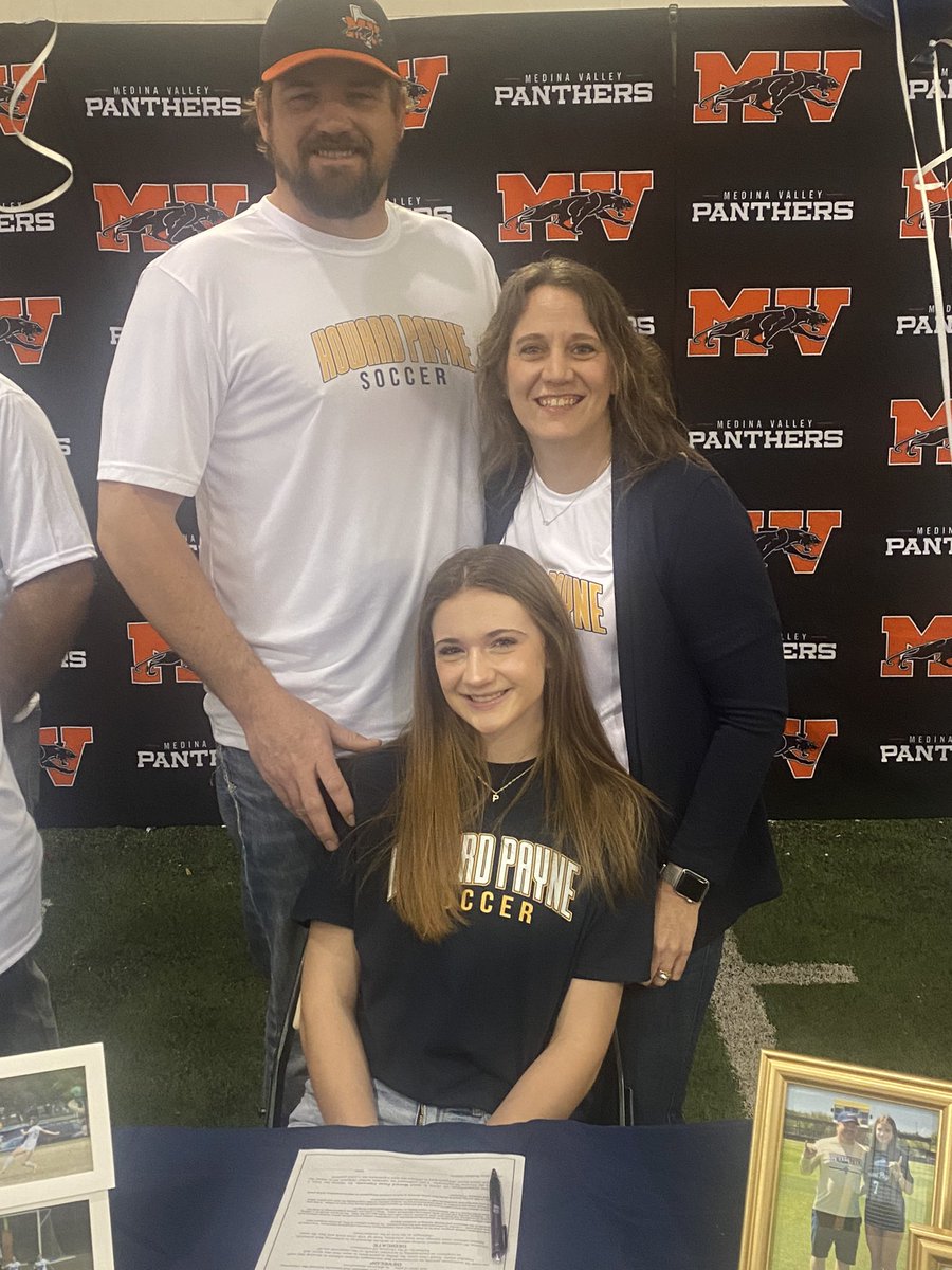 MVHS Girls Soccer (@mvhsgs) on Twitter photo Congrats to <a href="/ellis_paetyn/">Paetyn Ellis</a> for signing her letter of intent to <a href="/hpuwsoc/">HPU Women's Soccer</a>. We look forward to watching your continued success at the next level.
#allgasnobrakes <a href="/HighSchoolMV/">Medina Valley High School</a> Congrats to <a href="/ellis_paetyn/">Paetyn Ellis</a> for signing her letter of intent to <a href="/hpuwsoc/">HPU Women's Soccer</a>. We look forward to watching your continued success at the next level.
#allgasnobrakes <a href="/HighSchoolMV/">Medina Valley High School</a>